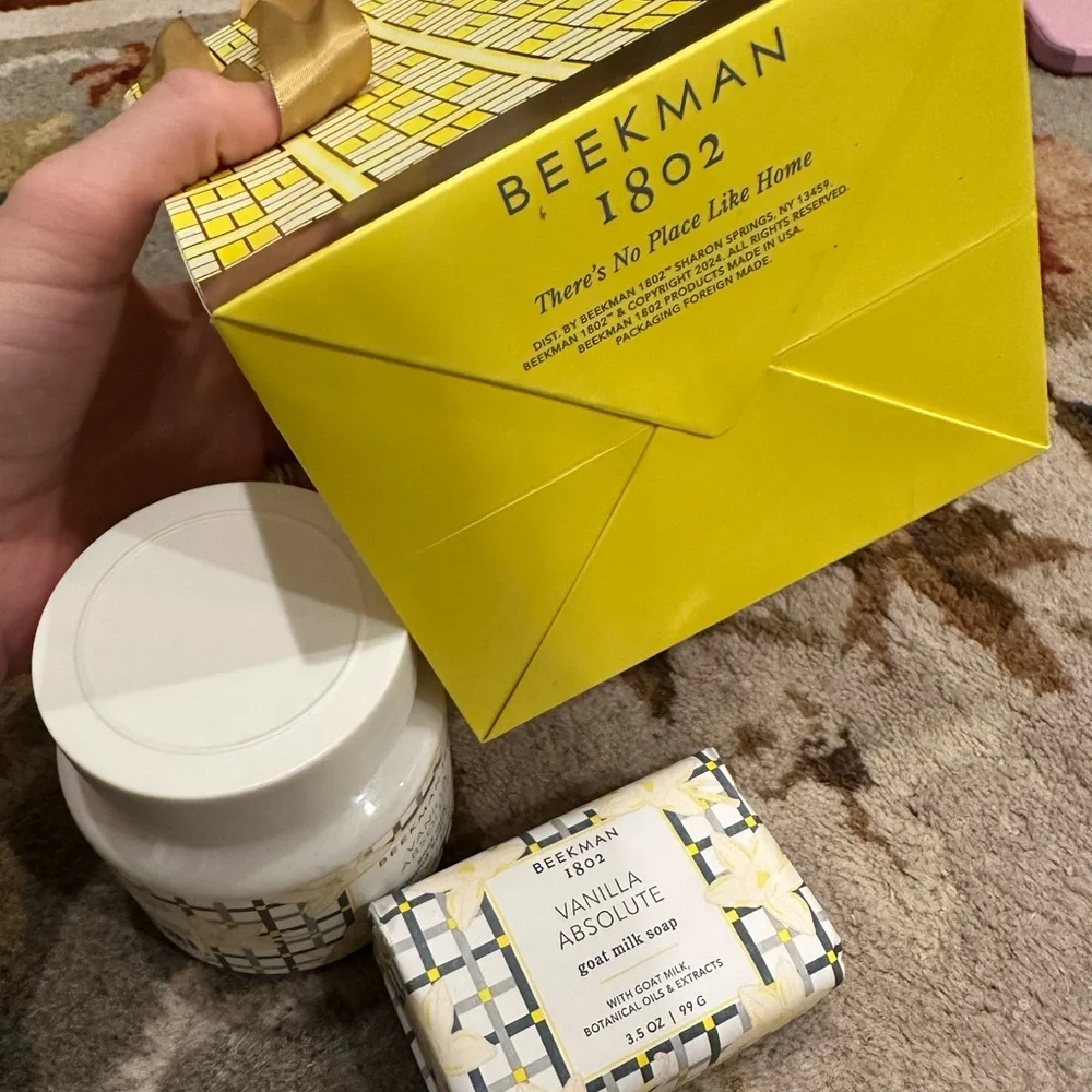 Beekman 1802 Vanilla Absolute Gift Set - Yellow and White Goat Milk